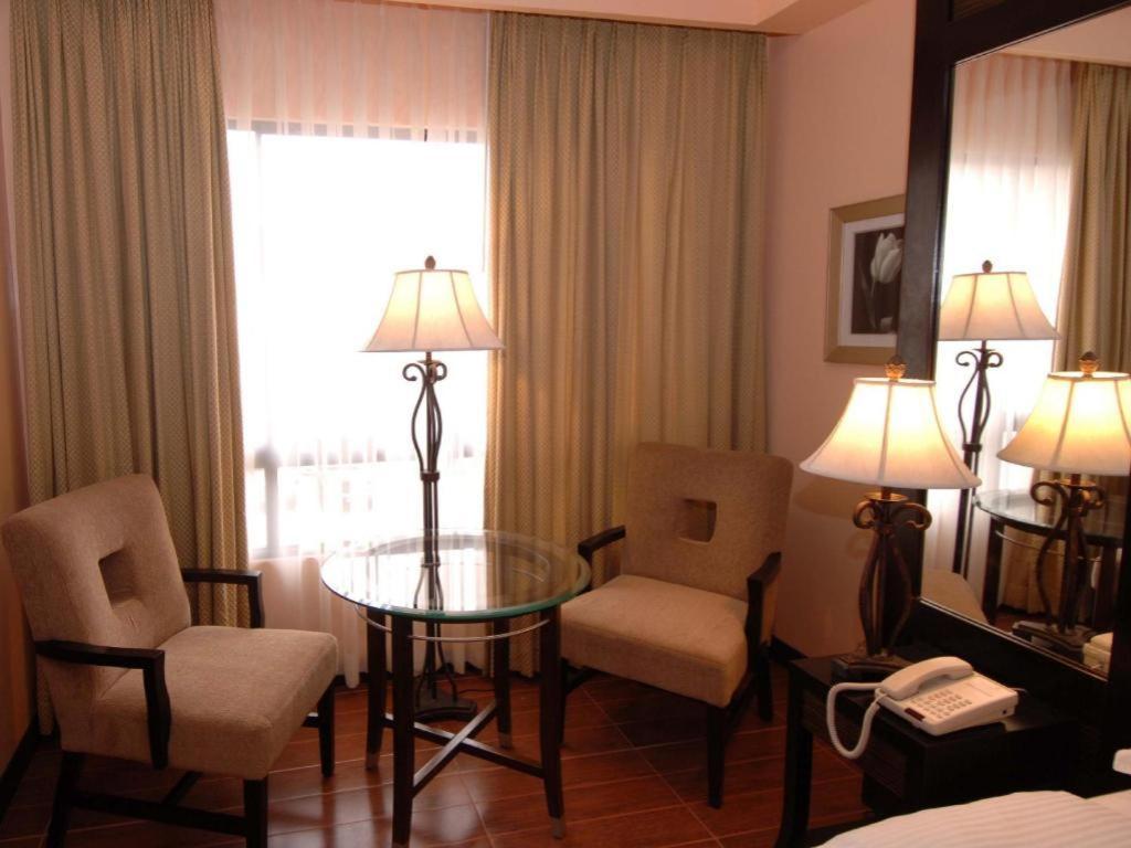 Planta Centro Bacolod Hotel & Residences Экстерьер фото