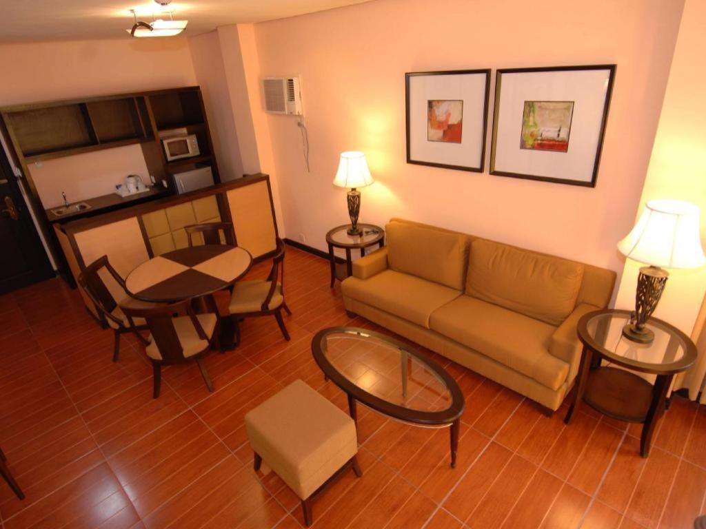 Planta Centro Bacolod Hotel & Residences Экстерьер фото