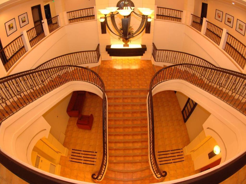 Planta Centro Bacolod Hotel & Residences Экстерьер фото