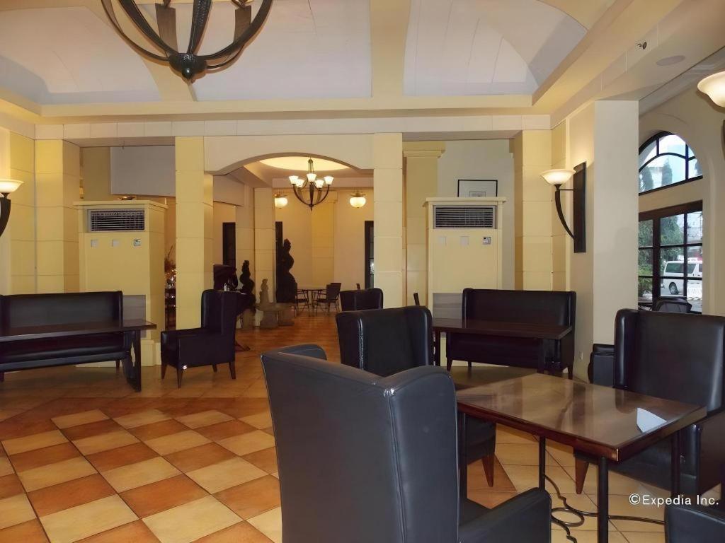 Planta Centro Bacolod Hotel & Residences Экстерьер фото