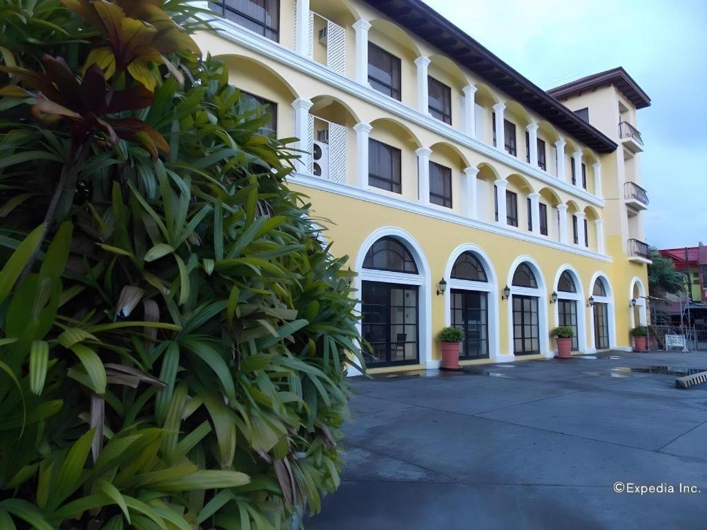 Planta Centro Bacolod Hotel & Residences Экстерьер фото