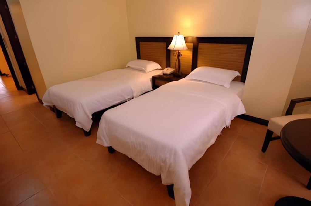 Planta Centro Bacolod Hotel & Residences Экстерьер фото