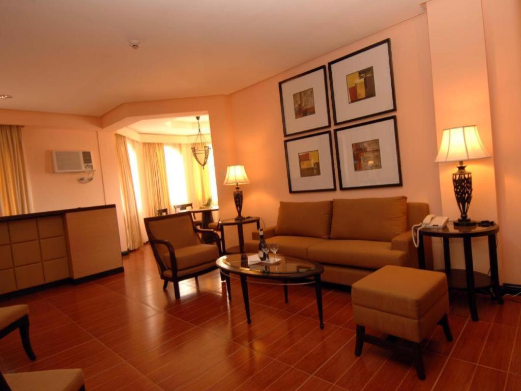 Planta Centro Bacolod Hotel & Residences Экстерьер фото