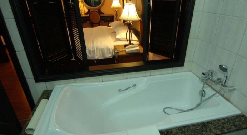 Planta Centro Bacolod Hotel & Residences Экстерьер фото