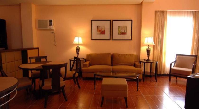 Planta Centro Bacolod Hotel & Residences Экстерьер фото
