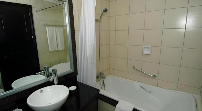 Planta Centro Bacolod Hotel & Residences Экстерьер фото