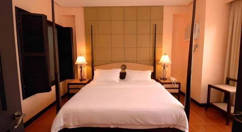 Planta Centro Bacolod Hotel & Residences Экстерьер фото