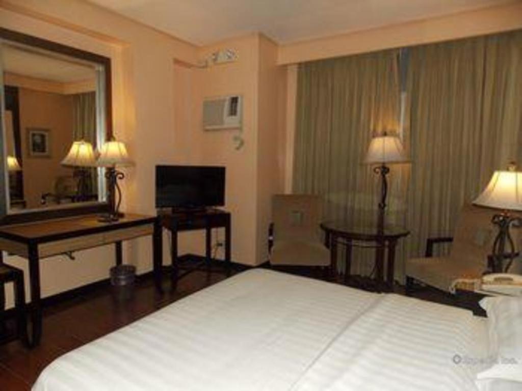 Planta Centro Bacolod Hotel & Residences Экстерьер фото